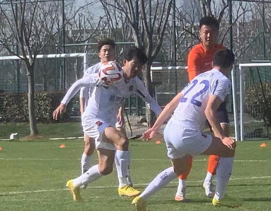 U23亚洲杯分组A组：卡塔尔、澳大利亚、约旦、印尼B组：日本、韩国、阿联酋、中国C组：沙特、伊拉克、泰国、塔吉克斯坦D组：乌兹别克斯坦、越南、科威特、马来西亚罗马诺：格列兹曼专注于马竞 他不会在冬窗加盟曼联罗马诺在今天的专栏中谈到了格列兹曼，直接指出法国球星只想留在马德里竞技，和曼联没有联系。